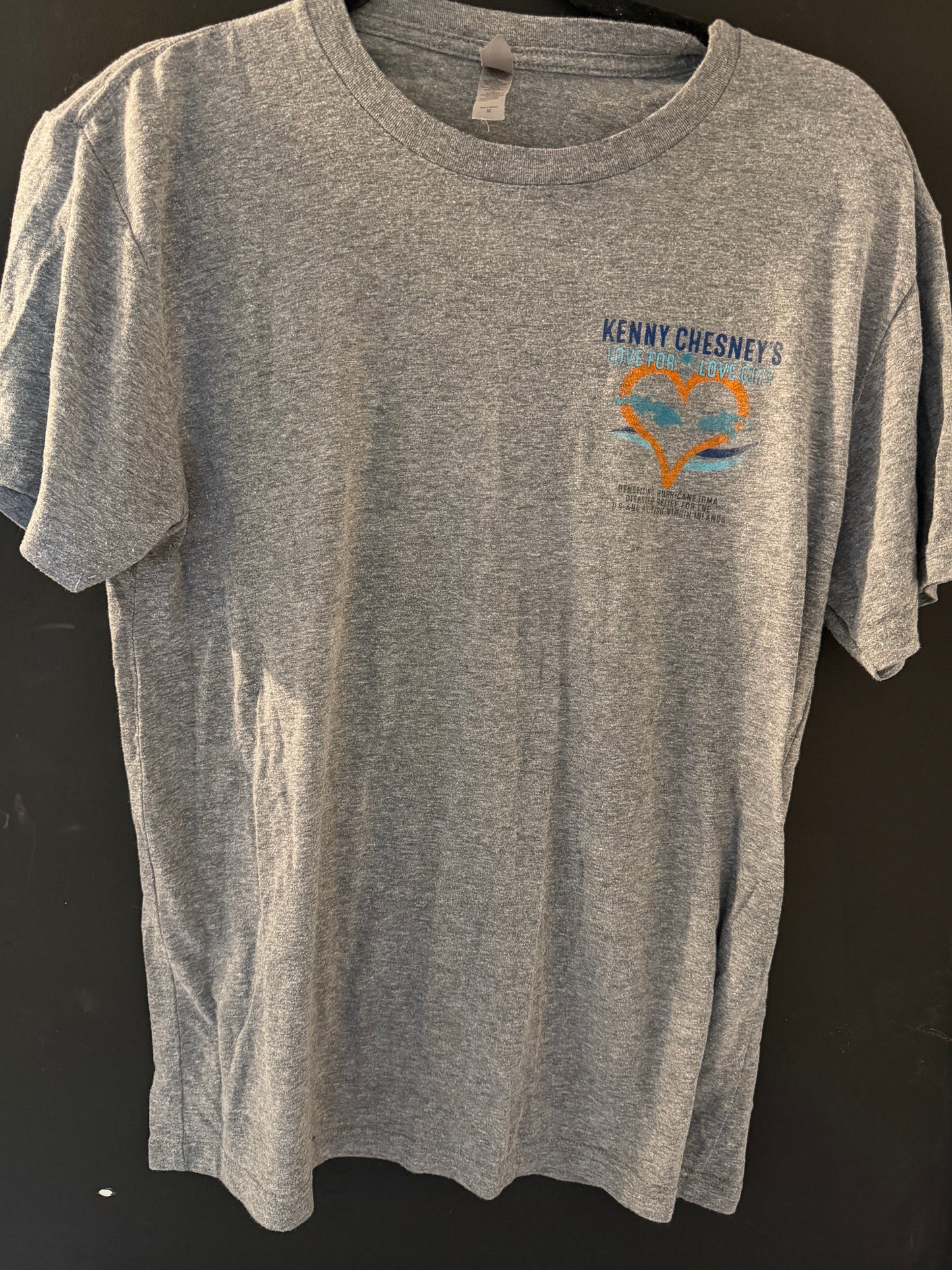 Kenny Chesney “Here and Now” Tour Tee (Size M) – Soft Gray Graphic T-Shirt