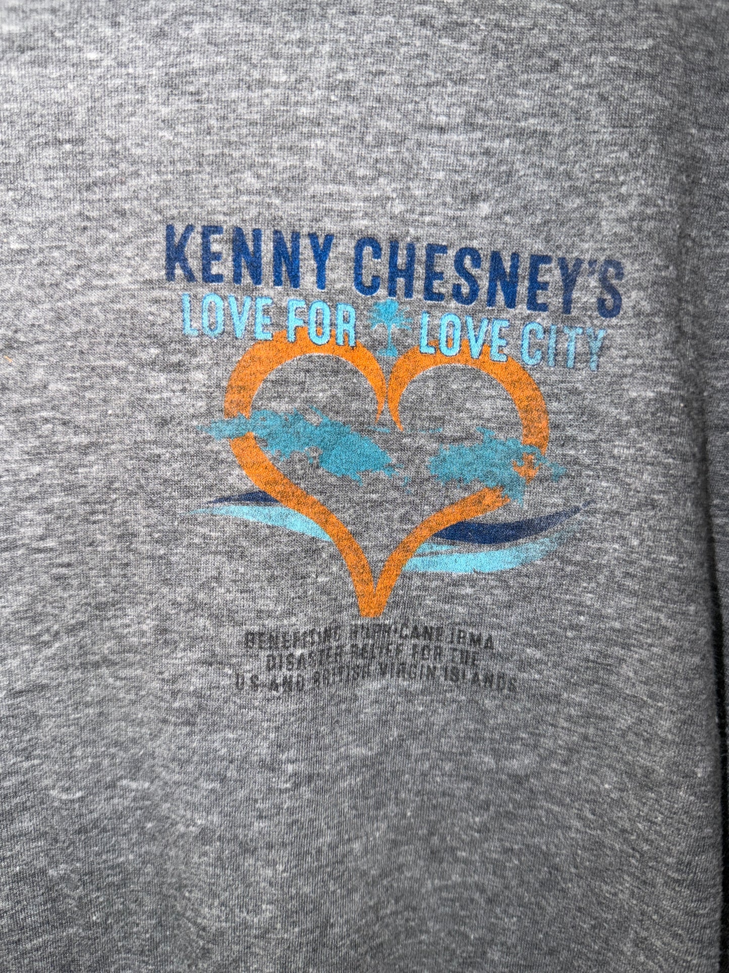 Kenny Chesney “Here and Now” Tour Tee (Size M) – Soft Gray Graphic T-Shirt