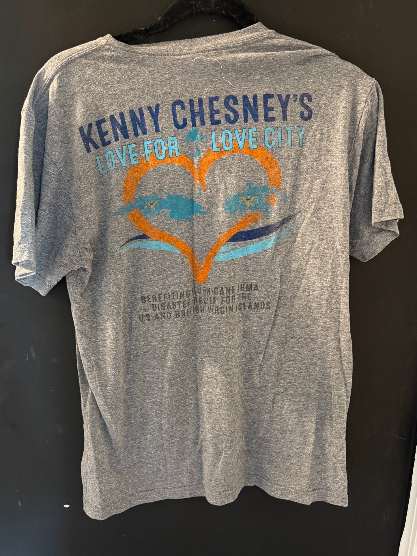Kenny Chesney “Here and Now” Tour Tee (Size M) – Soft Gray Graphic T-Shirt