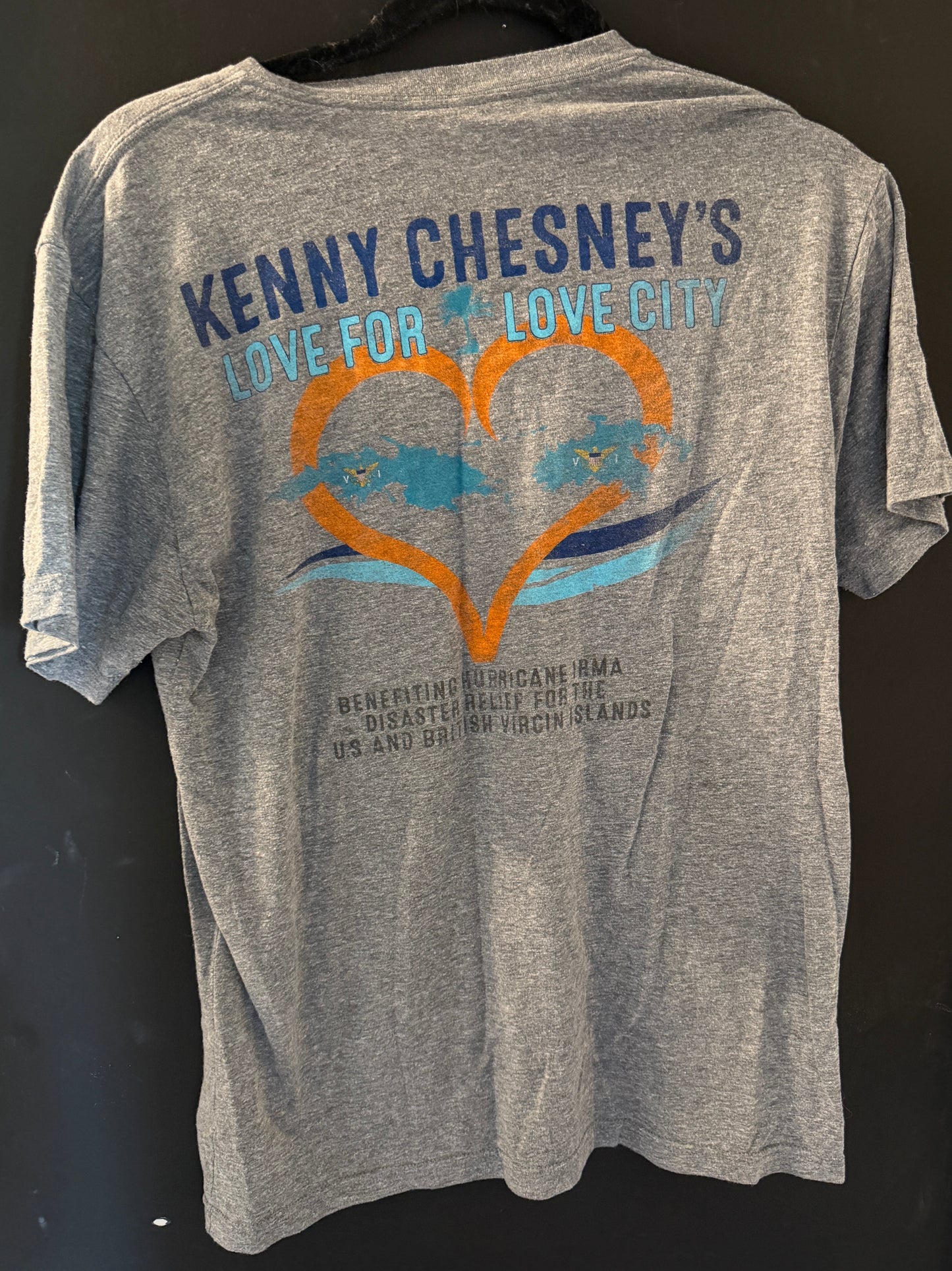 Kenny Chesney “Here and Now” Tour Tee (Size M) – Soft Gray Graphic T-Shirt