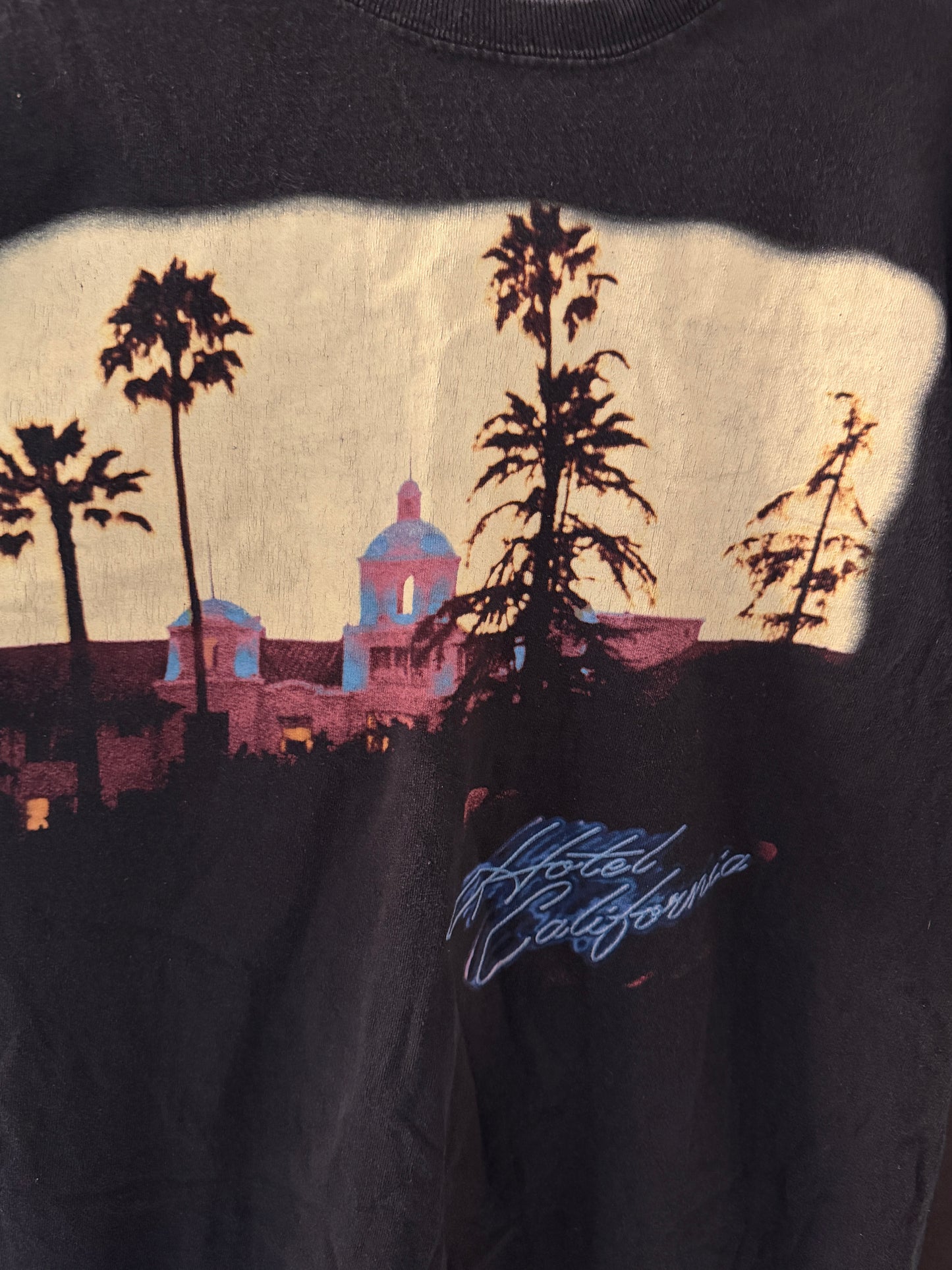Eagles “Hotel California” Graphic Tee (Size M) – Black Licensed T-Shirt