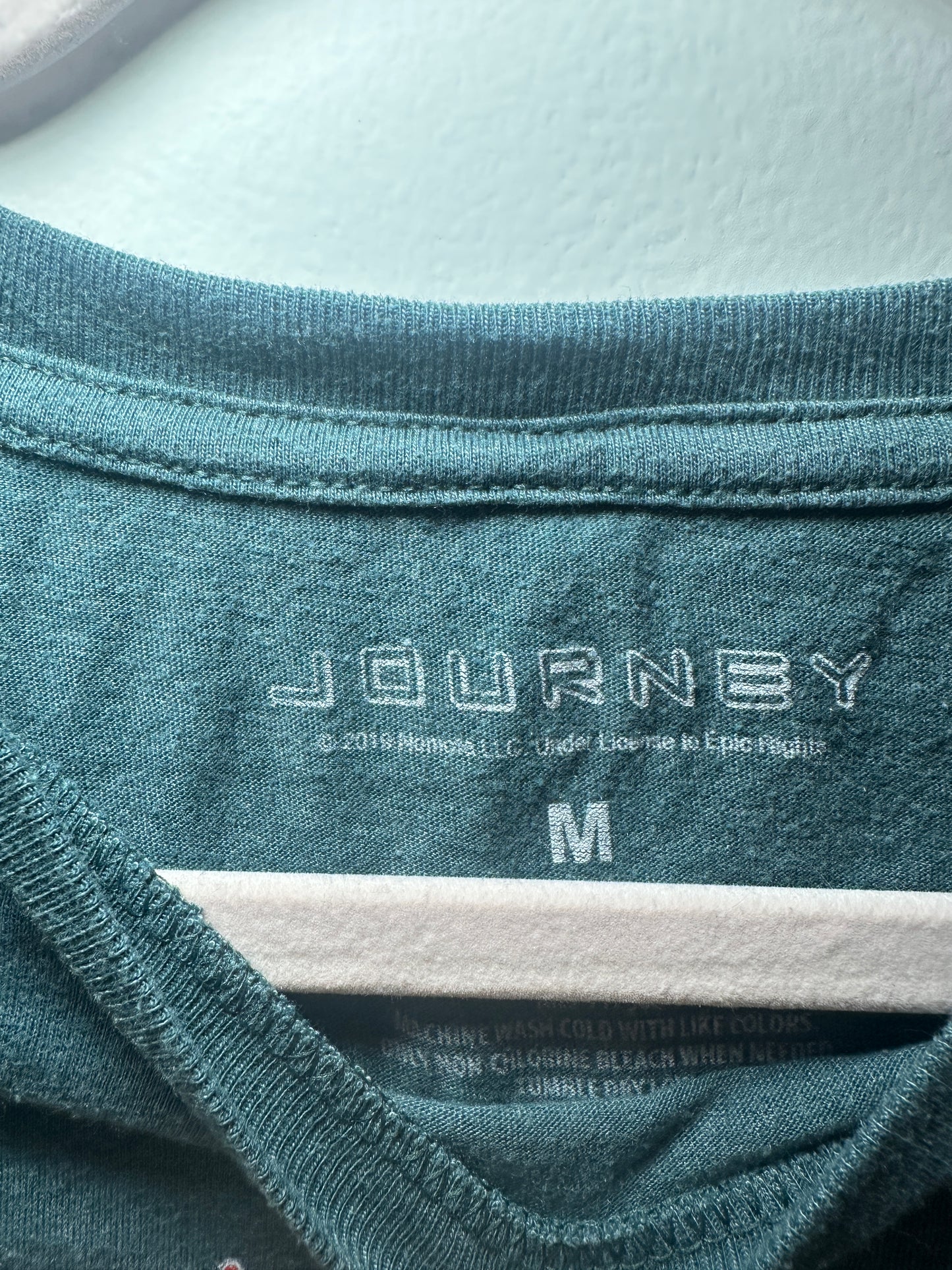 Journey Live Tour Graphic Tee – Medium | Soft Vintage-Inspired Band T-Shirt with Scarab Logo