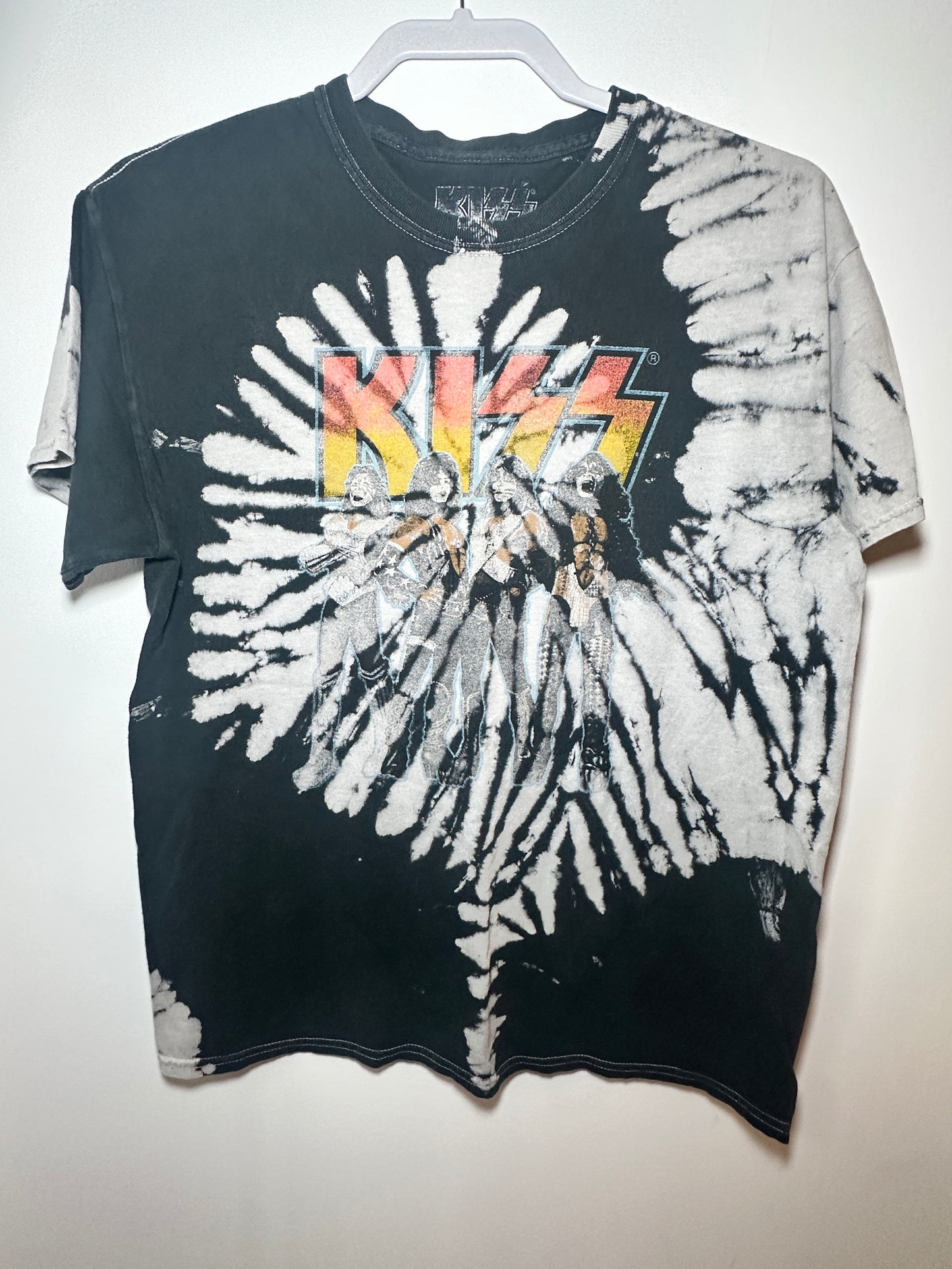 Kiss “Love Gun” Era Tie-Dye Graphic Tee – 70s | Small Black / Multi Classic Rock Shirt