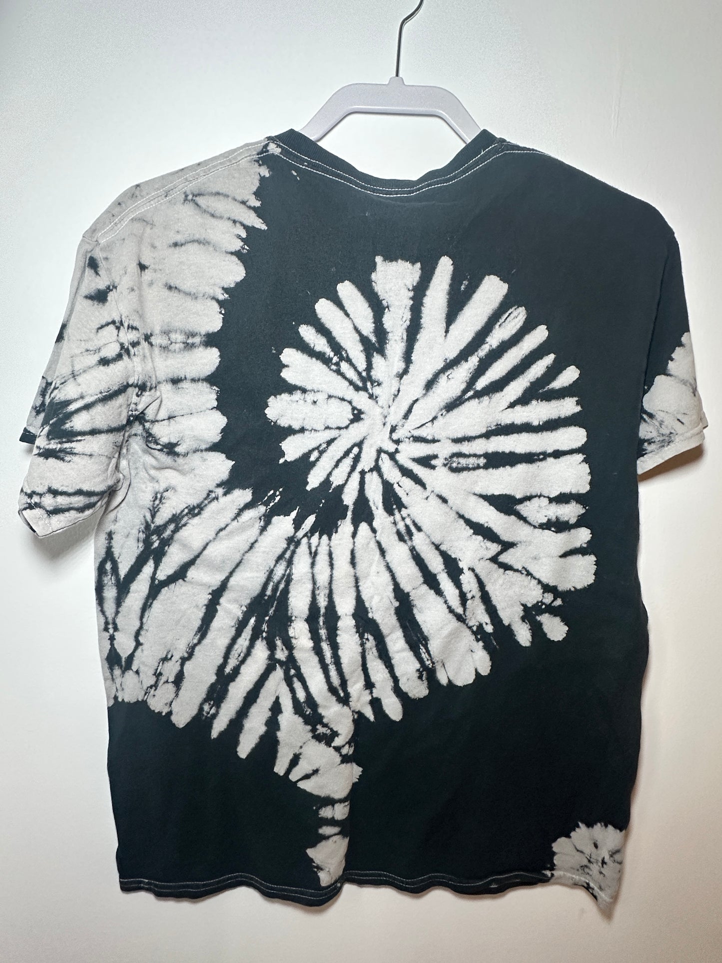 Kiss “Love Gun” Era Tie-Dye Graphic Tee – 70s | Small Black / Multi Classic Rock Shirt